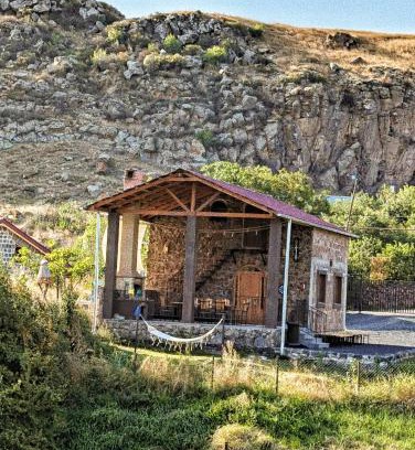 Aghavnadzor House | River Home