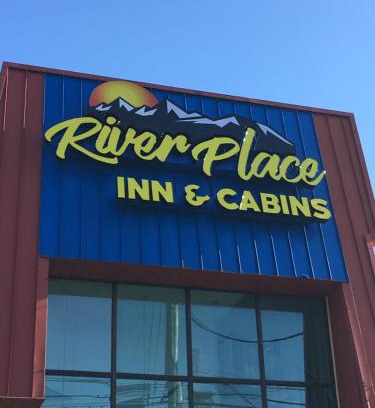 Pigeon Forge Hotel | River Place Inn