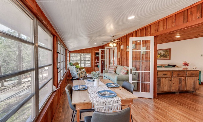 Raccoon Ridge Cabin | Riverfront Blue Ridge Cabin w/Private Beach!