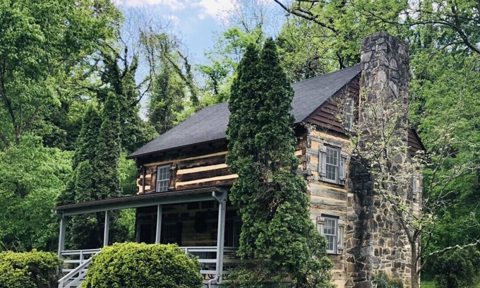 Luray Cabin | Riverfront Cabin! Farm, Fireplaces, Trail & Kayaks