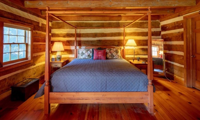 Luray Cabin | Riverfront Cabin! Farm, Fireplaces, Trail & Kayaks