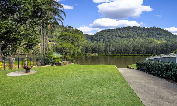 Lower Macdonald House | Riverfront Escape - Waterski, Kayak, Fish, Relax!