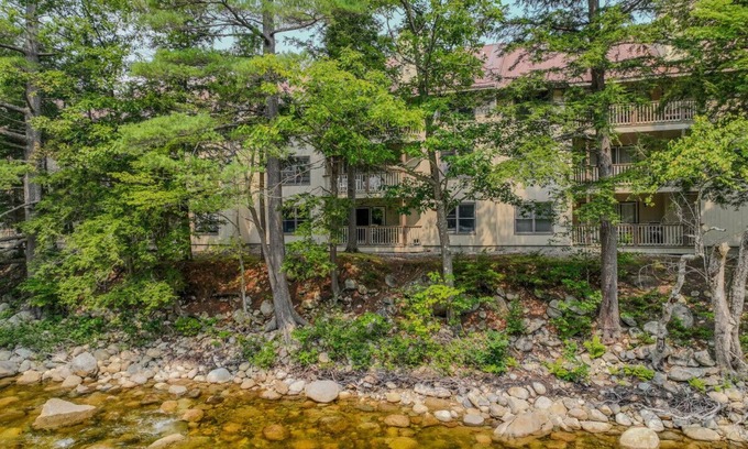 Lincoln Apartment | Riverfront Oasis at Loon