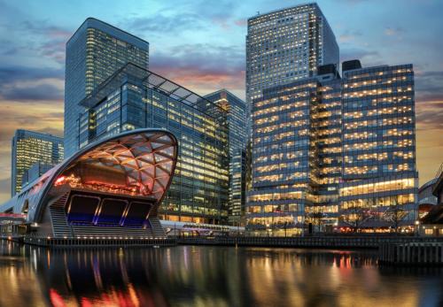 Lansbury Apartment | Riverside 1-Bed Flat with Balcony in Canary Wharf Autumn