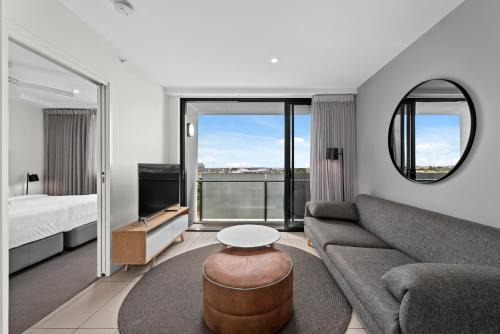 Hamilton Apartment | Riverside 1BR Apt with King Bed and Pool!