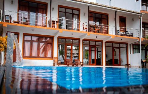 Hettimulla Hotel | Riverside Inn Fuji