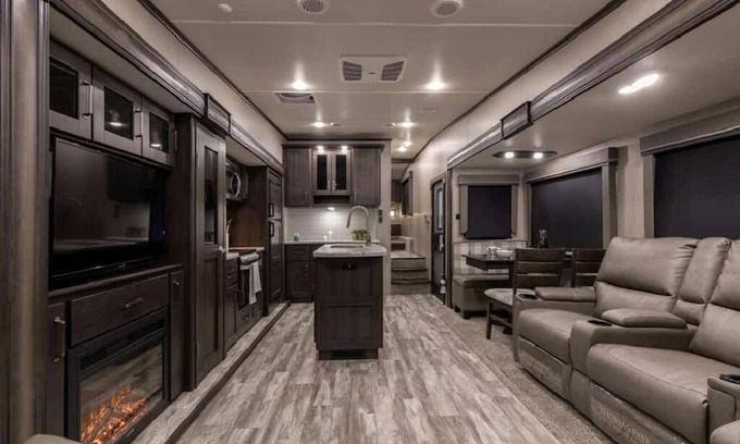 Regional District of Nanaimo RV Rental | Riverside Resort - Luxury Glamping Rental