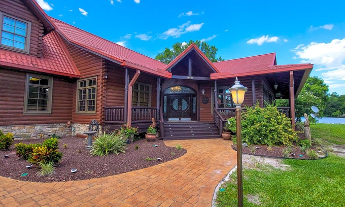 Astor Cabin | Riverview- Log Cabin- Special pricing October/November BOOK NOW!