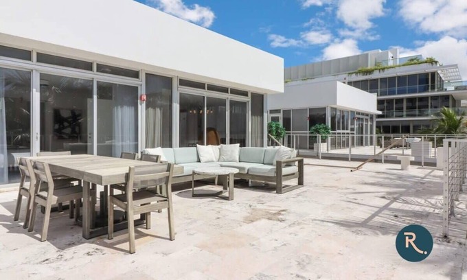 South Pointe House | Roami at 250 Collins | Rooftop Pool | Next to Beach