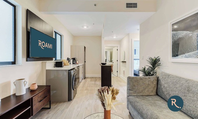 Midtown House | Roami at The Palace | 2 Bedroom | Queen