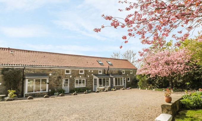 Morpeth Cottage | ROBIN COTTAGE, pet friendly, country holiday cottage in Morpeth