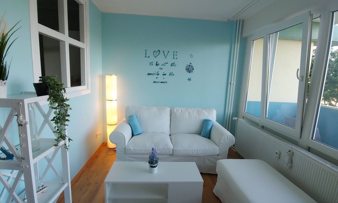 Schonberg Apartment | Rocksteins Nr. 2 - cozy vacation apartment, close to the beach, the Baltic Sea on the horizon