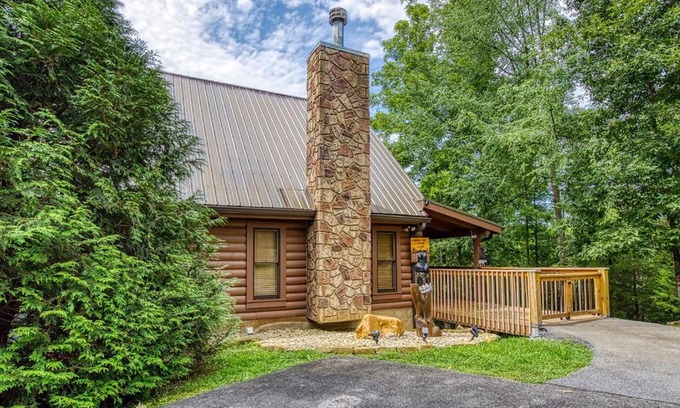 Sevierville House | Rocky Top Heaven - Arcade Game, Resort Pool, 560 FREE tickets each paid day!