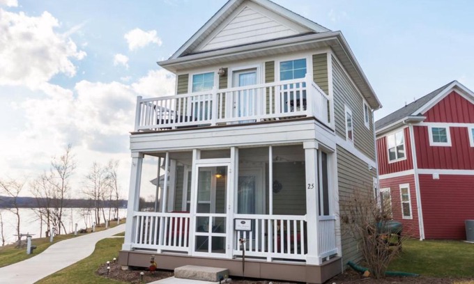 Ottawa House | Rollin` on the River #25