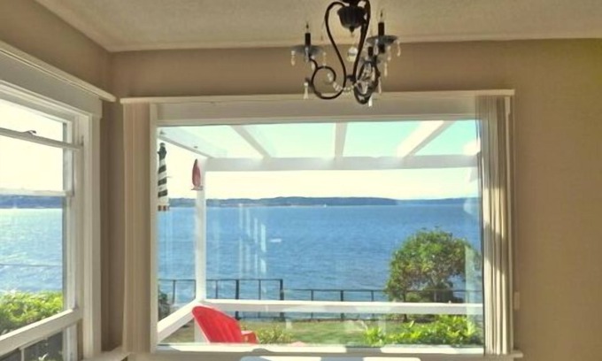 Tacoma House | Romantic Beach Front Getaway... private yet close to all amenities.