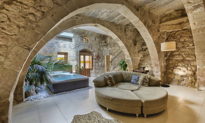 Zabbar House | Romantic, calming, dreamy character house in the centre of the village
