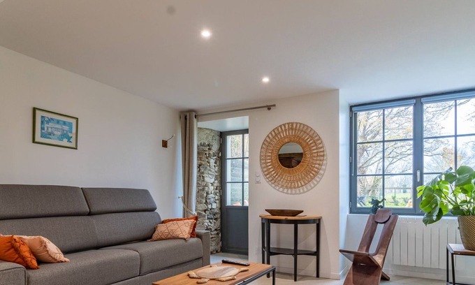 Rochefort-sur-Loire Cottage | Romantic Getaway: Modern Cottage Amid Loire Vineyards with Terrace, BBQ, and Nature Trails