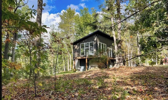 Nimitz Cottage | Romantic Lily Pad Cabin | Starlink, Firepit & Trails near Bluestone State Park