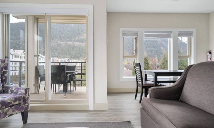 Harrison Hot Springs Apartment | Rooftop Paradise Luxe 2BR Lake Views