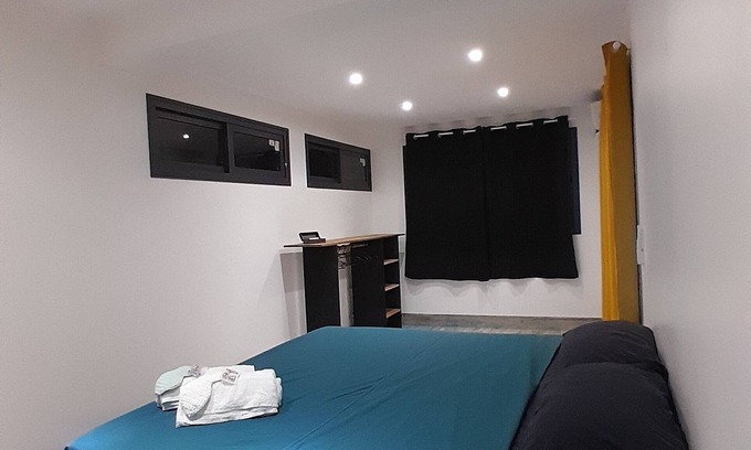 Papeete Cabin | Room 1 - Bed and breakfast in an apartment, 2 min. walk from the ferry dock