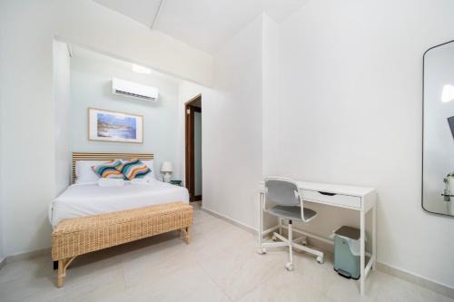 Santurce Hotel | Room 15 Skyline Sips & Santurce Charm