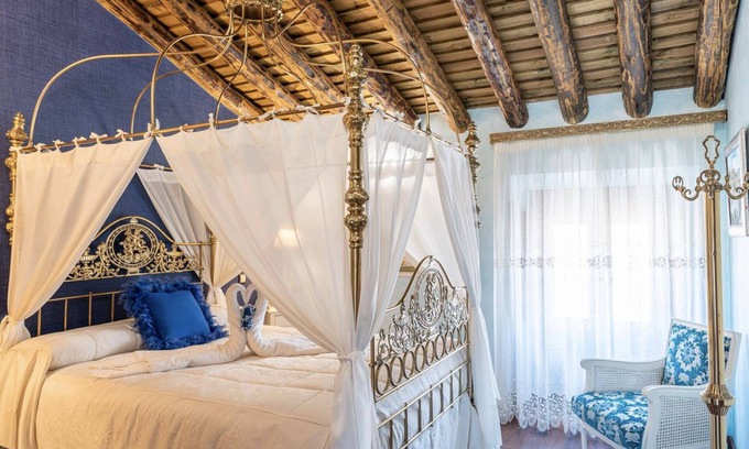 Noves Apartment | Room 'Leonor' with Shared Pool, Shared Terrace and Wi-Fi