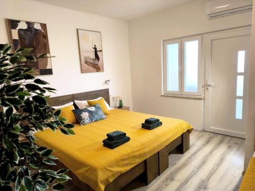 Ploce House | Room 'Šima' with private bathroom and free air-conditioned summer kitchen