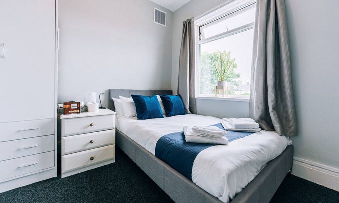 Thornaby On Tees Apartment | Room Three Humber Road
