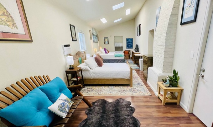 Eiber House | Roomy & Cozy 2 Bedroom West Colfax Downtown/Red Rocks