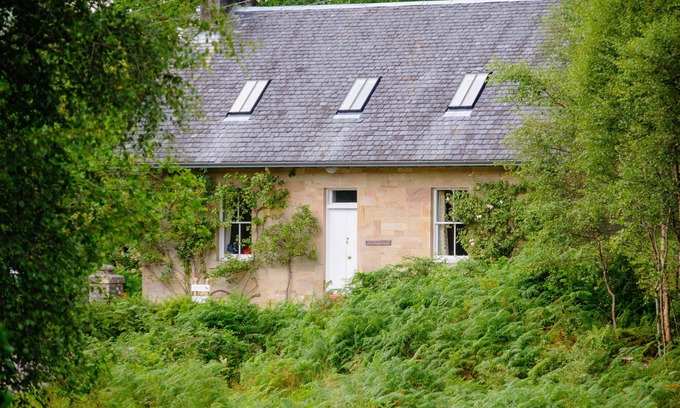 Larachbeg Cottage | Rose Cottage – Romantic Retreat on the banks of the River Aline