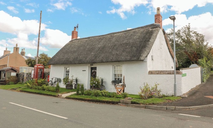 Kirk Yetholm Cottage | ROWANTREE COTTAGE, pet friendly in Town Yetholm And Kirk Yetholm