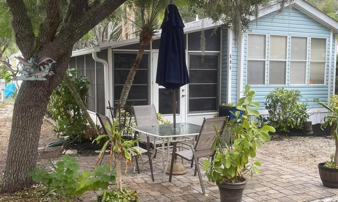 Laurel House | Royal Coachman Resort in Nokomis, FL.n25 minute drive from Sarasota Airport.