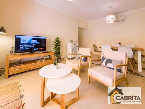 Canada Apartment | Royal Pool T2 by YHA