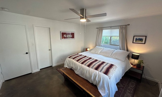 Parker Lane House | Royal Retreat – Luxe 2BR 5 mins to Downtown