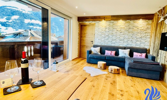 Fuegen Ski Chalet | Royal Swan Apartments, Tyrol