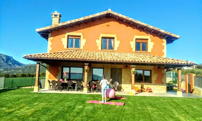 Allin Cottage | Rural house near Estella accessible for groups of 14-16 people.