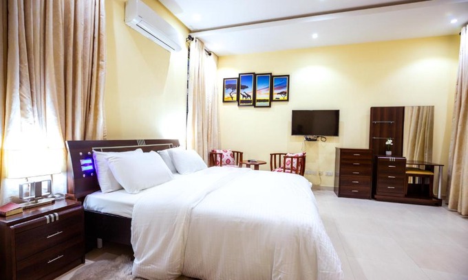 Lekki Phase 1 Apartment | Rushmore - Executive Room