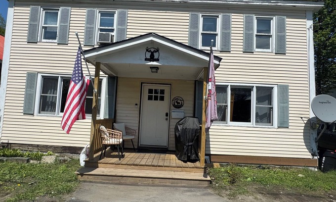 Northfield House | Rustic 4-bedroom house in university town of Northfield. Centrally located.