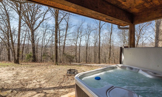 Mountainburg Cabin | Rustic Coyote Ridge Cabin with a Hot Tub