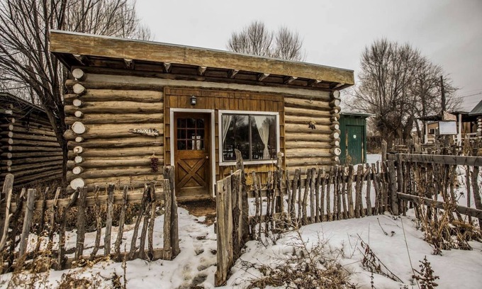 San Cristobal Cabin | Rustic Log Cabin on Eco-Friendly Farm near Taos, New Mexico