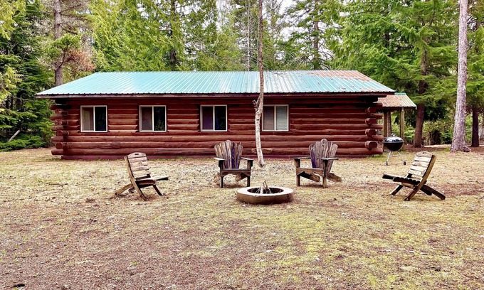 Boundary County Cabin | Rustic log cabin