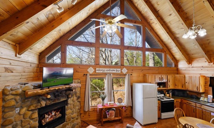 Gatlinburg - Pigeon Forge House | Rustic Retreat