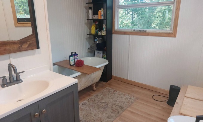 Ste Genevieve Cabin | Rustic, stylish cabin close to wineries and State Parks in Ste. Genevieve County