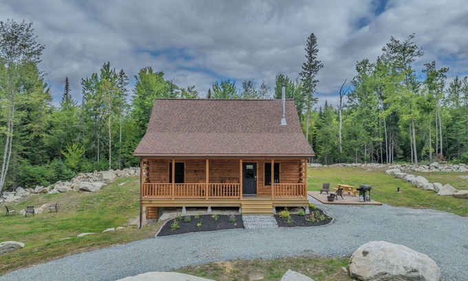 Bethlehem House | Rustic yet modern log home located on a private road with mountain views.