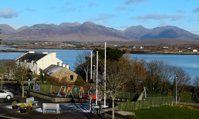 Roundstone House | Ryans Roundstone Retreats Islandview