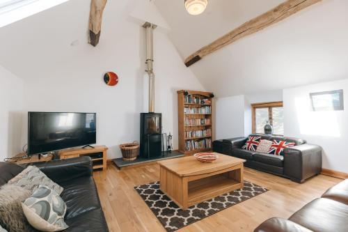 Eaton Mascott House | ryton grange hay barn sleeps 6