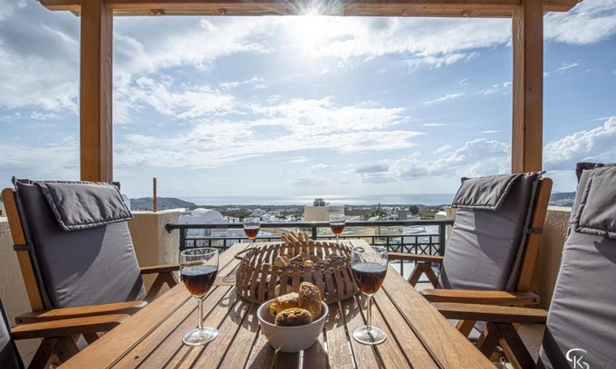 Megalochori Apartment | S&K Nayas Luxury Suite Santorini