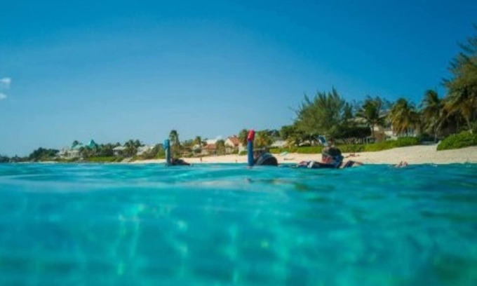 West Bay Apartment | S2A Blue Pavilion - Beach Transfers Meals Tours Island Retro Chic