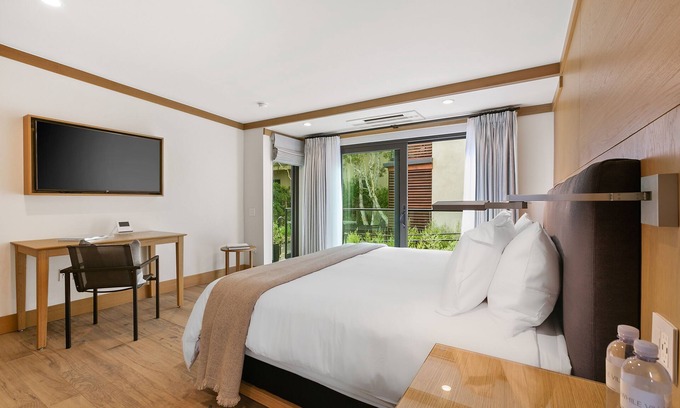 Eastern Malibu Apartment | SA Beach Suites #2 - Carbon Beach Luxury Suite for Two