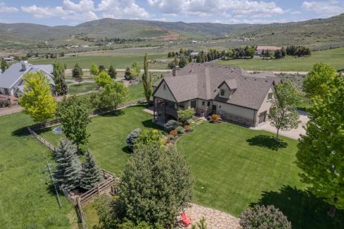 Park City House | Sage haven lux lodge sleeps 24 firepit 7br5.5ba